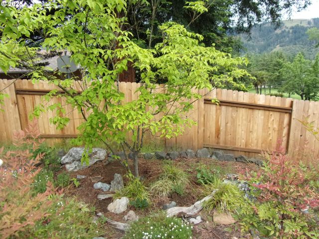 115 DUANE Ct, Myrtle Creek, OR 97457
