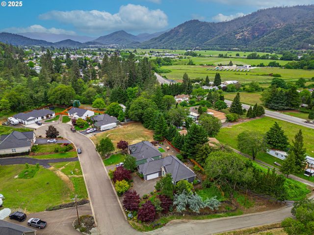 115 DUANE Ct, Myrtle Creek, OR 97457