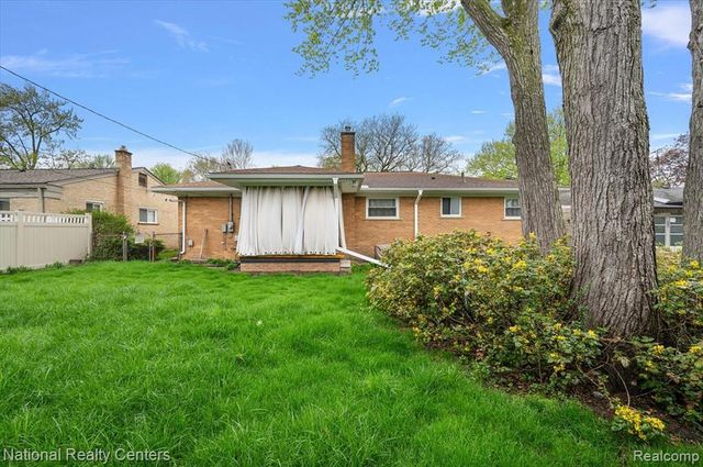 27828 Santa Ana Drive, Warren, MI 48093