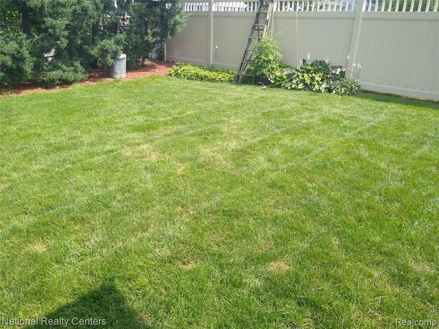 27828 Santa Ana Drive, Warren, MI 48093