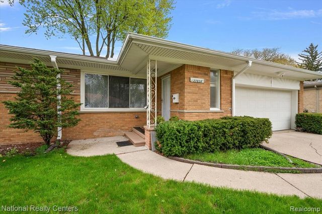 27828 Santa Ana Drive, Warren, MI 48093
