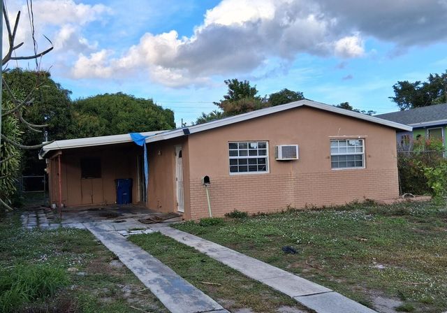 1240 W 33rd Street, Riviera Beach, FL 33404