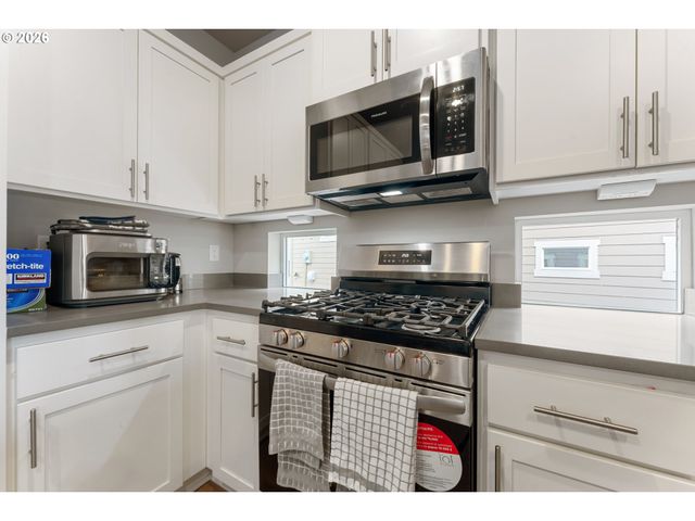 7053 Se BENEDICT St, Hillsboro, OR 97123