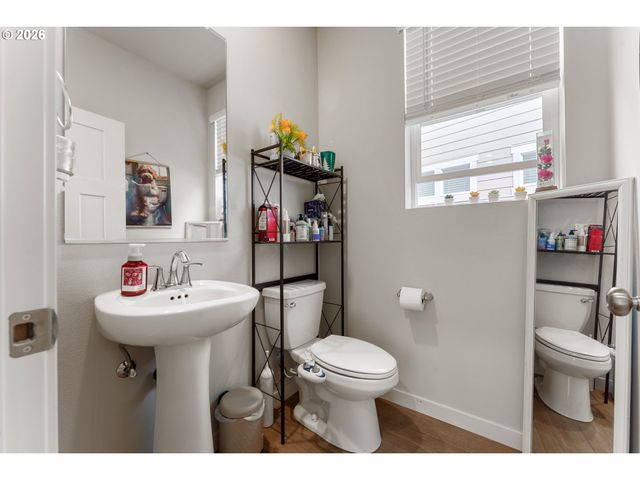 7053 Se BENEDICT St, Hillsboro, OR 97123