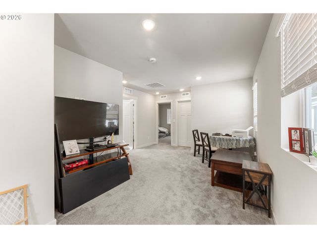 7053 Se BENEDICT St, Hillsboro, OR 97123
