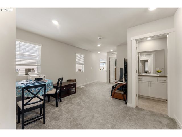 7053 Se BENEDICT St, Hillsboro, OR 97123