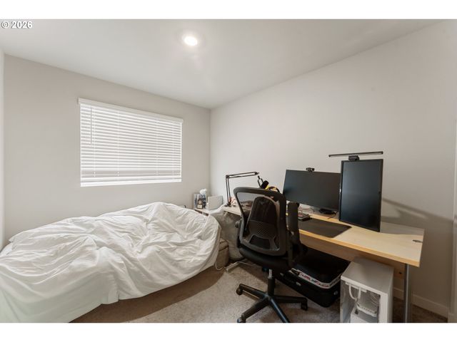 7053 Se BENEDICT St, Hillsboro, OR 97123
