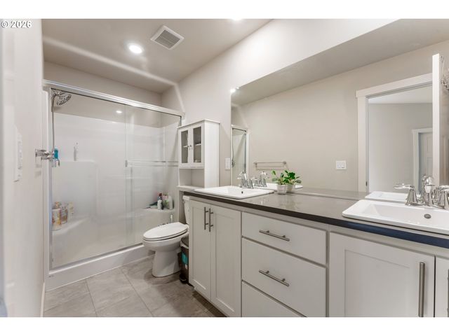 7053 Se BENEDICT St, Hillsboro, OR 97123