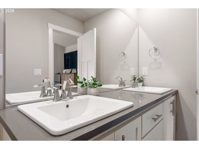 7053 Se BENEDICT St, Hillsboro, OR 97123