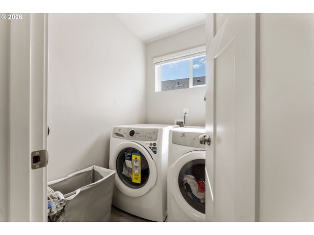 7053 Se BENEDICT St, Hillsboro, OR 97123