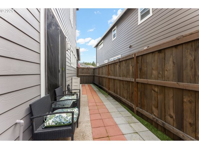 7053 Se BENEDICT St, Hillsboro, OR 97123