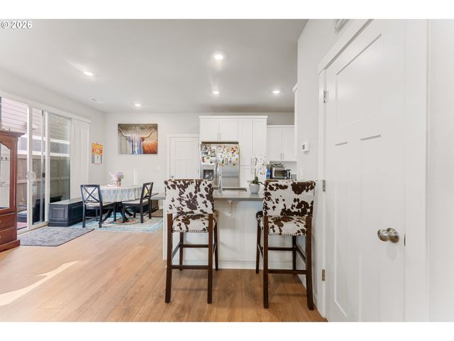 7053 Se BENEDICT St, Hillsboro, OR 97123