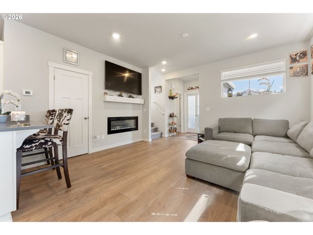7053 Se BENEDICT St, Hillsboro, OR 97123