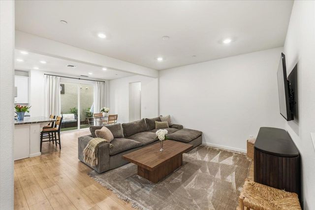 3005 Mohawk Way, Roseville, CA 95747