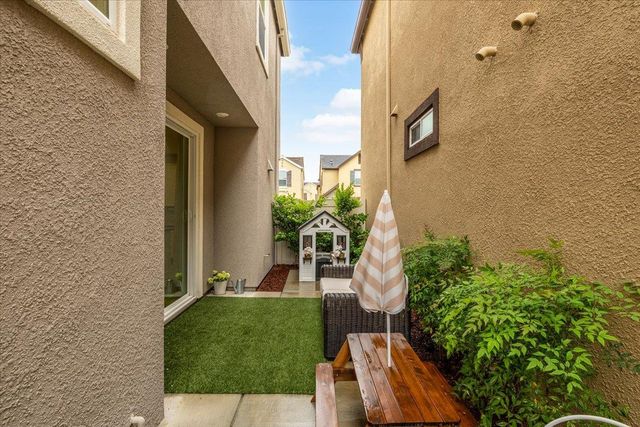 3005 Mohawk Way, Roseville, CA 95747