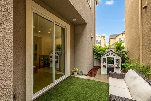 3005 Mohawk Way, Roseville, CA 95747