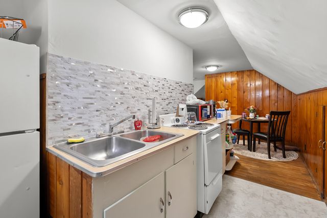 27 Phelps Avenue, Battle Creek City, MI 49015