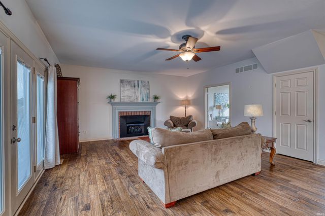 2211 Kenyon Ridge Court, Newburgh, IN 47630