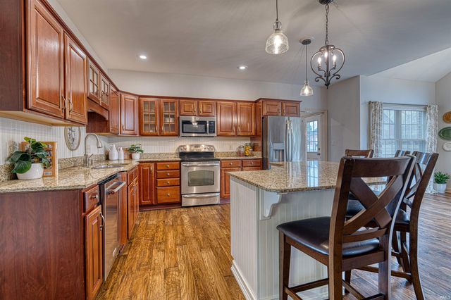 2211 Kenyon Ridge Court, Newburgh, IN 47630