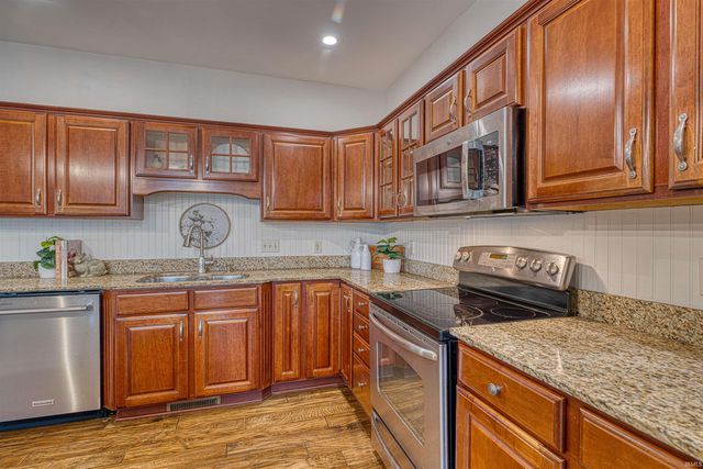 2211 Kenyon Ridge Court, Newburgh, IN 47630