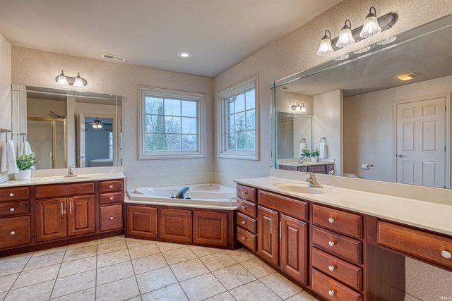 2211 Kenyon Ridge Court, Newburgh, IN 47630