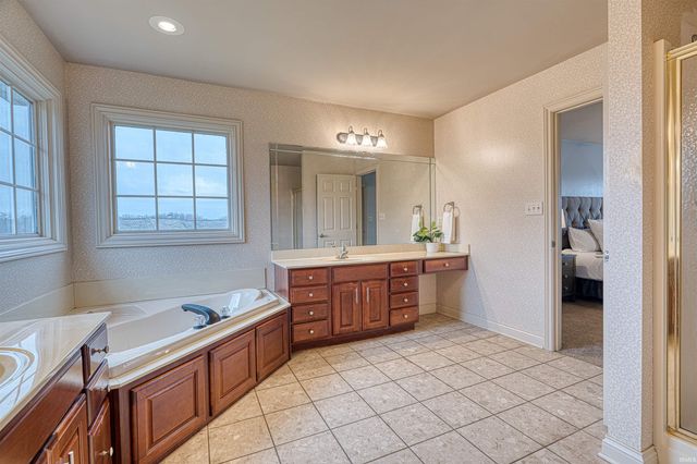 2211 Kenyon Ridge Court, Newburgh, IN 47630