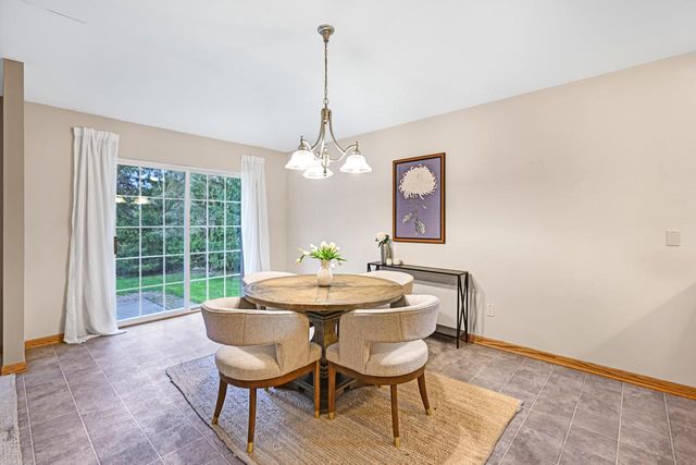 2935 Stillwater CIRCLE, Waukesha, WI 53189