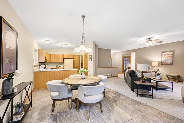 2935 Stillwater CIRCLE, Waukesha, WI 53189