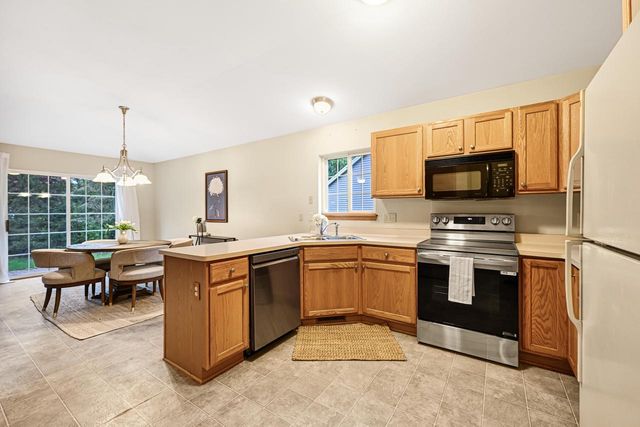 2935 Stillwater CIRCLE, Waukesha, WI 53189