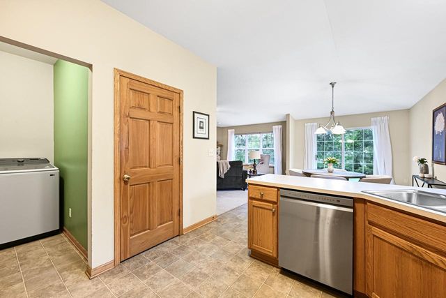 2935 Stillwater CIRCLE, Waukesha, WI 53189
