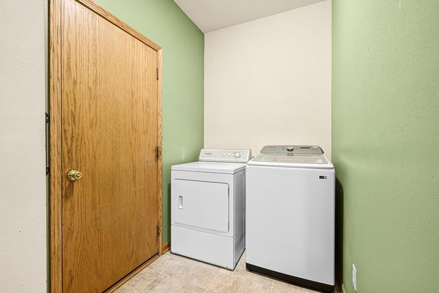 2935 Stillwater CIRCLE, Waukesha, WI 53189