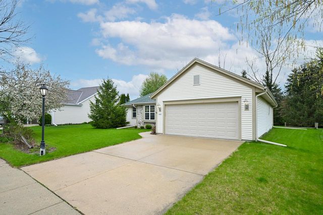 2935 Stillwater CIRCLE, Waukesha, WI 53189