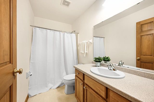 2935 Stillwater CIRCLE, Waukesha, WI 53189