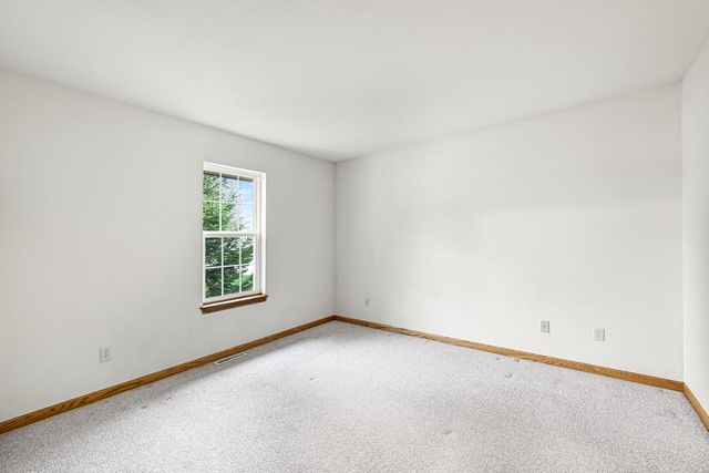 2935 Stillwater CIRCLE, Waukesha, WI 53189