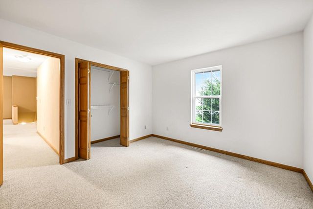 2935 Stillwater CIRCLE, Waukesha, WI 53189
