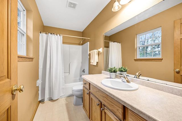 2935 Stillwater CIRCLE, Waukesha, WI 53189