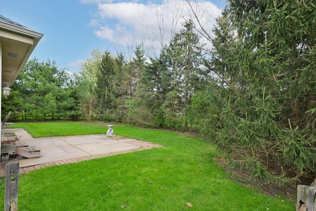 2935 Stillwater CIRCLE, Waukesha, WI 53189