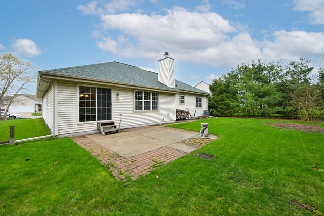 2935 Stillwater CIRCLE, Waukesha, WI 53189