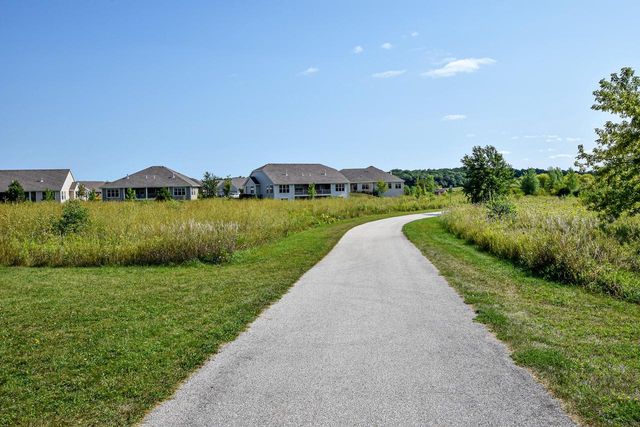 2935 Stillwater CIRCLE, Waukesha, WI 53189