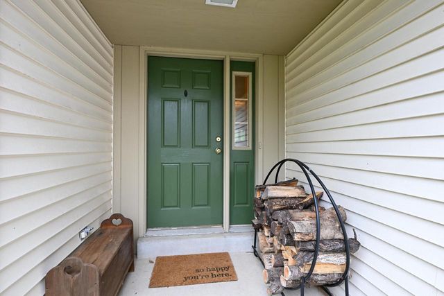 2935 Stillwater CIRCLE, Waukesha, WI 53189
