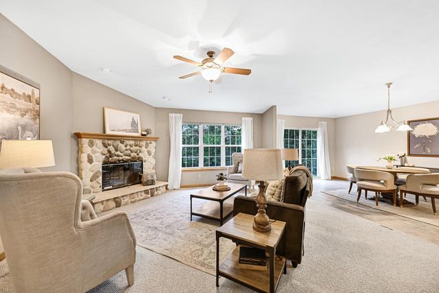 2935 Stillwater CIRCLE, Waukesha, WI 53189