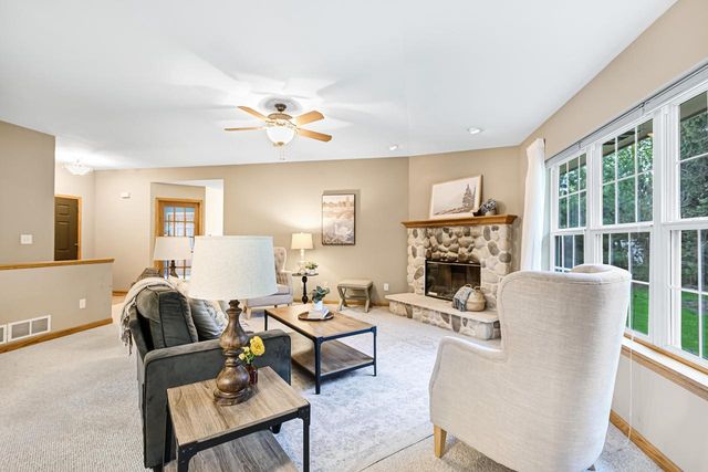 2935 Stillwater CIRCLE, Waukesha, WI 53189
