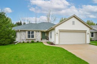 2935 Stillwater CIRCLE, Waukesha, WI 53189