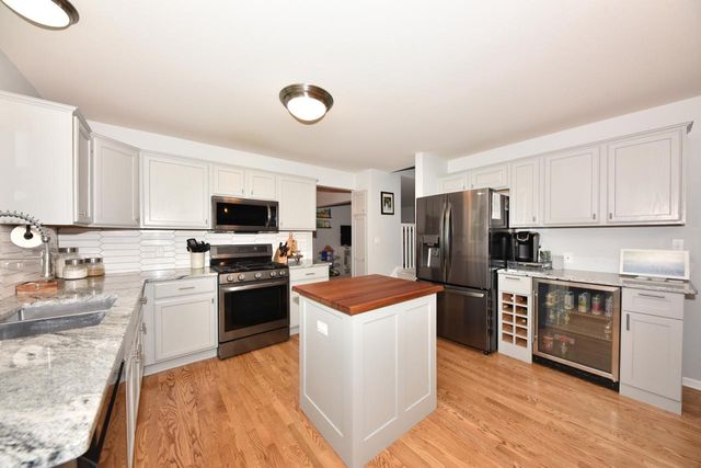 250 N Sweetwater BOULEVARD, Port Washington, WI 53074