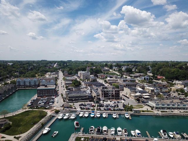 250 N Sweetwater BOULEVARD, Port Washington, WI 53074