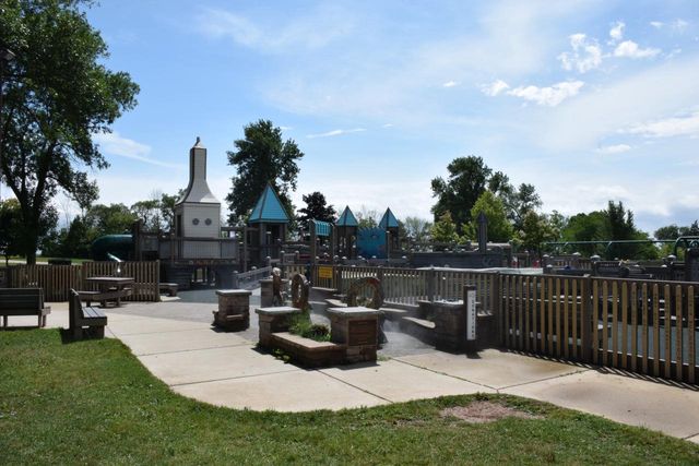 250 N Sweetwater BOULEVARD, Port Washington, WI 53074