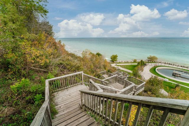 250 N Sweetwater BOULEVARD, Port Washington, WI 53074