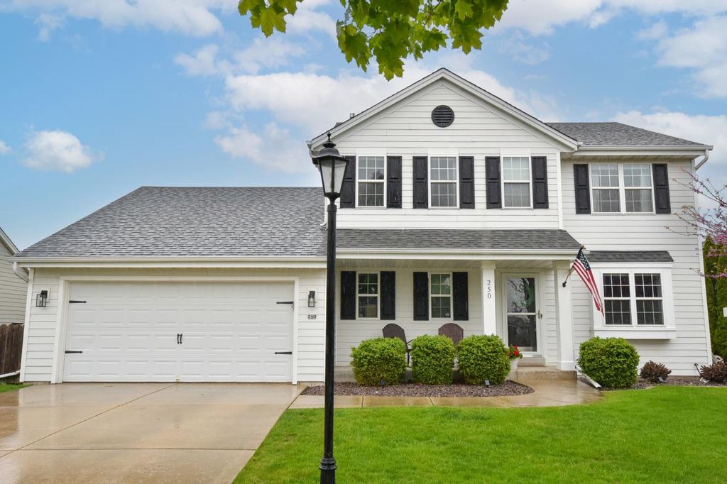 250 N Sweetwater BOULEVARD, Port Washington, WI 53074