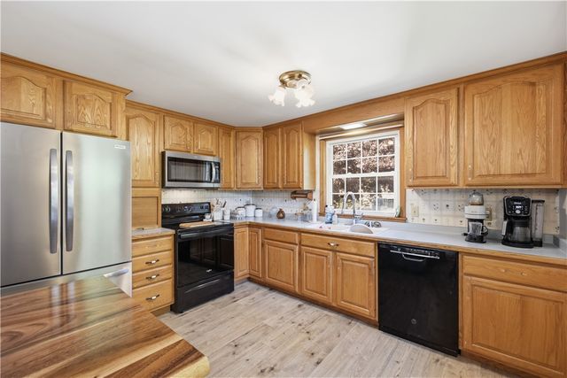 34 Broadway Street, Oakfield, NY 14125