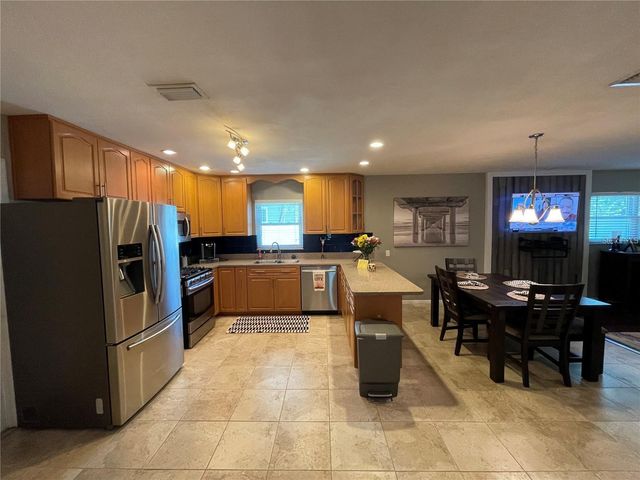3220 9TH AVENUE N, St Petersburg, FL 33713